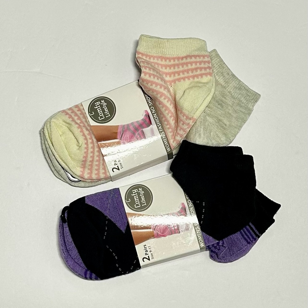 Comfy Lifestyle NWT 4 Pairs of Women's Ankle‎ Socks